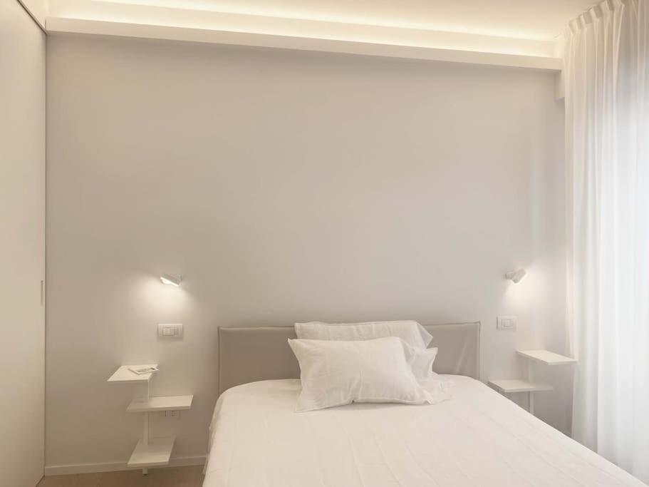 The Window On The Theatre And The Cathedral - Luxury Apartment Como Exterior photo