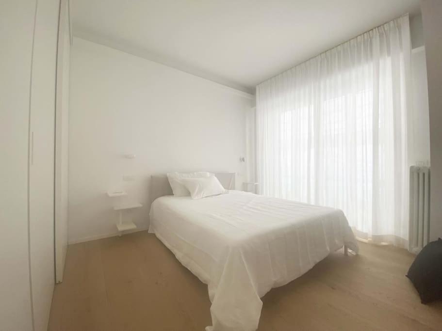 The Window On The Theatre And The Cathedral - Luxury Apartment Como Exterior photo